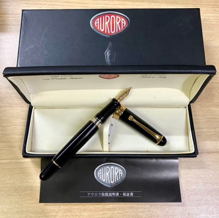AURORA アウロラ 万年筆 88 オールブラック 14K F AURORA アウロラ /88 No.800】クラシックな風合いと最新の技術が融合