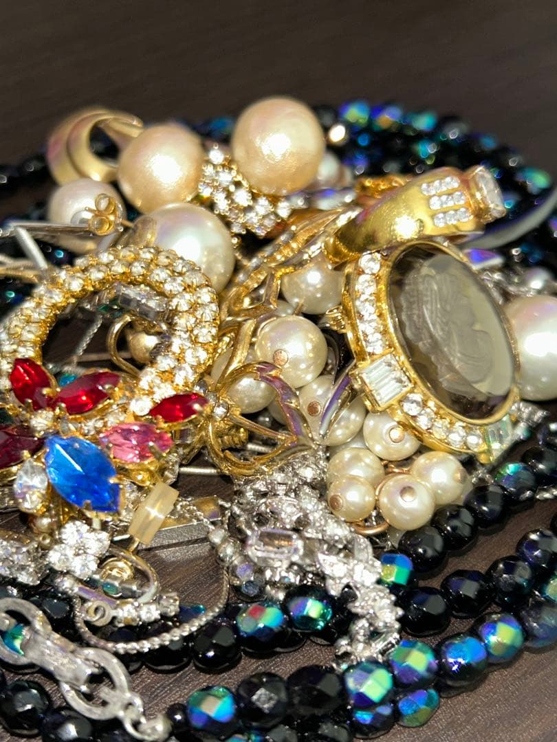 け*ー様 【遺品整理】アクセサリー大量 まとめ売り 金/シルバーの可能性あり