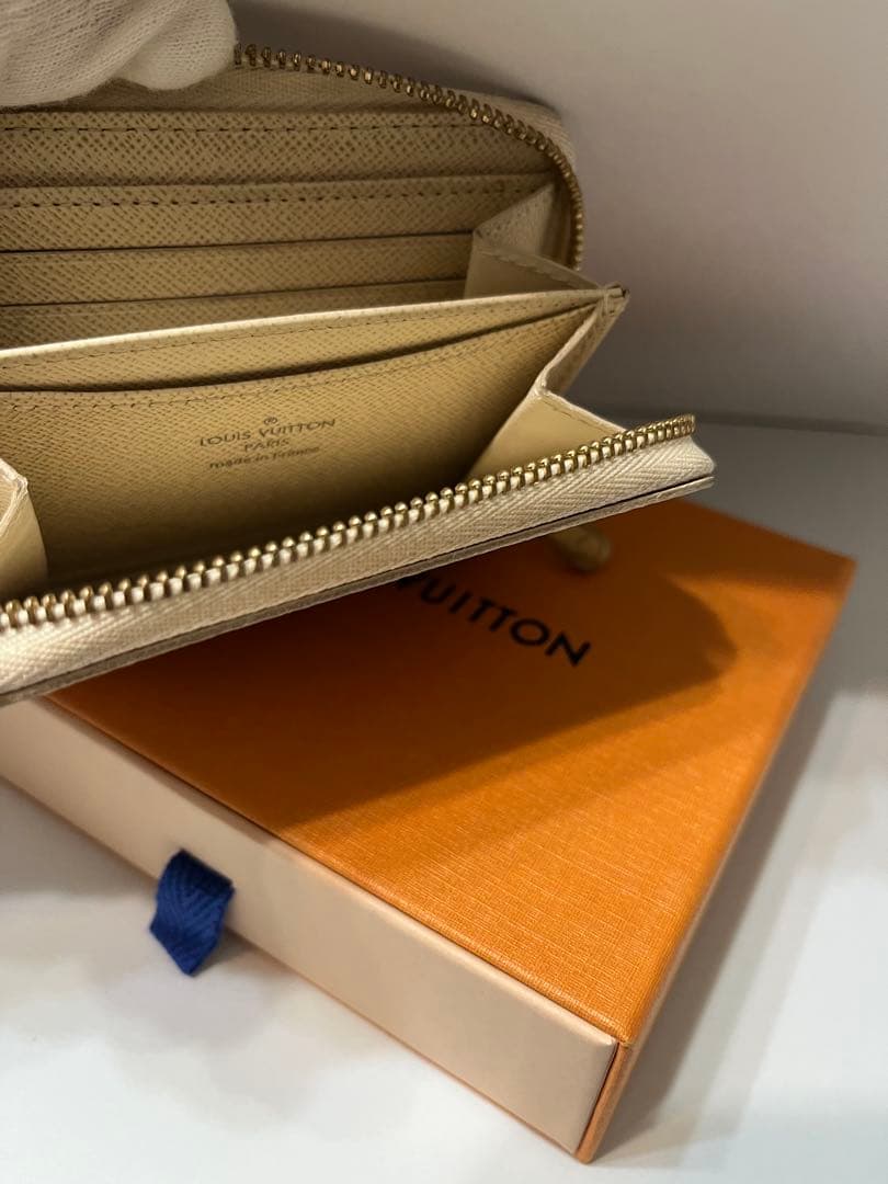 ルイヴィトン ダミエ アズール ジッピー パース コンパクトウォレット 白