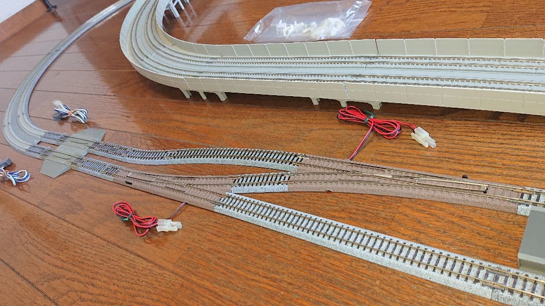 KATO製品 複線レイアウト(橋上駅舎・島式ホーム・立体交差)① KATO製品