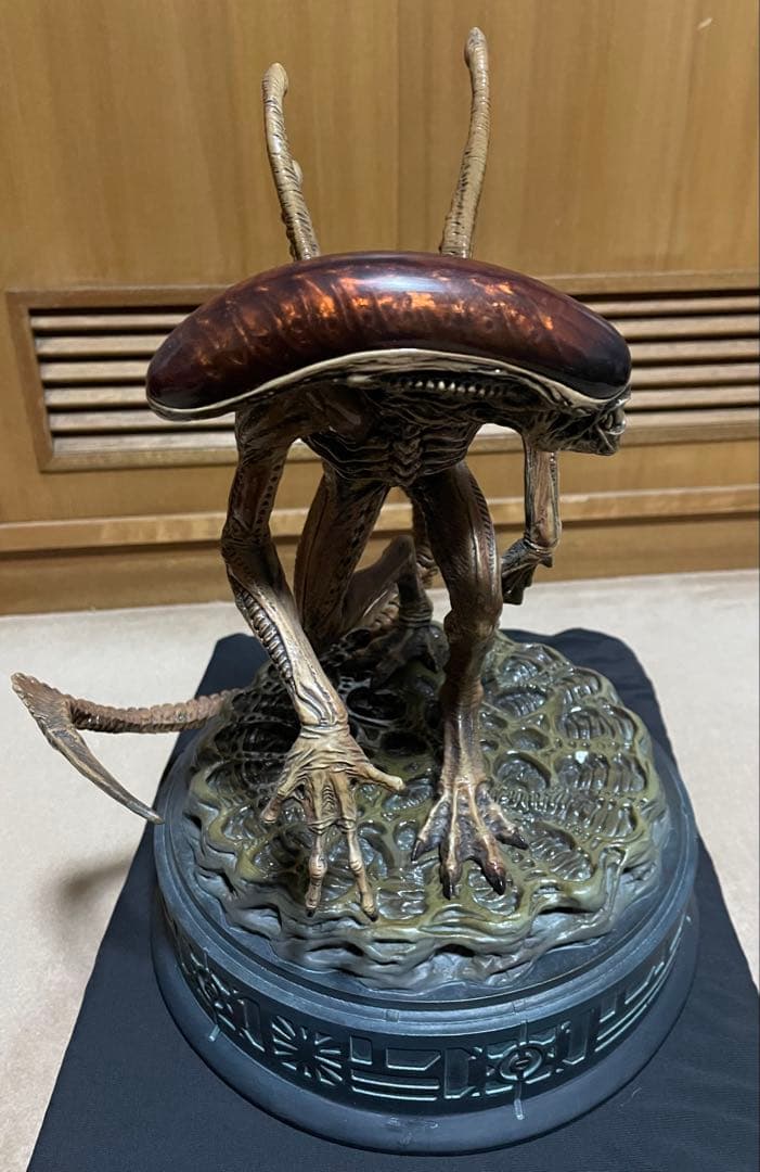 カ*シ様 【美品/元箱なし】SIDESHOW製 エイリアン4版ゼノモーフ スタチ