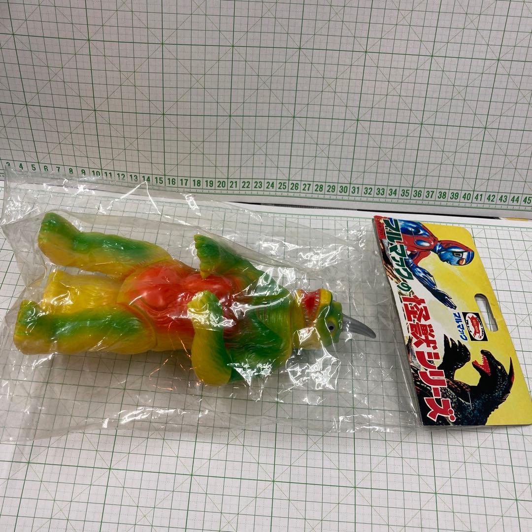 2000年ブルマーク復刻版怪獣シリーズの初期版ウルトラマン怪獣ソフビの