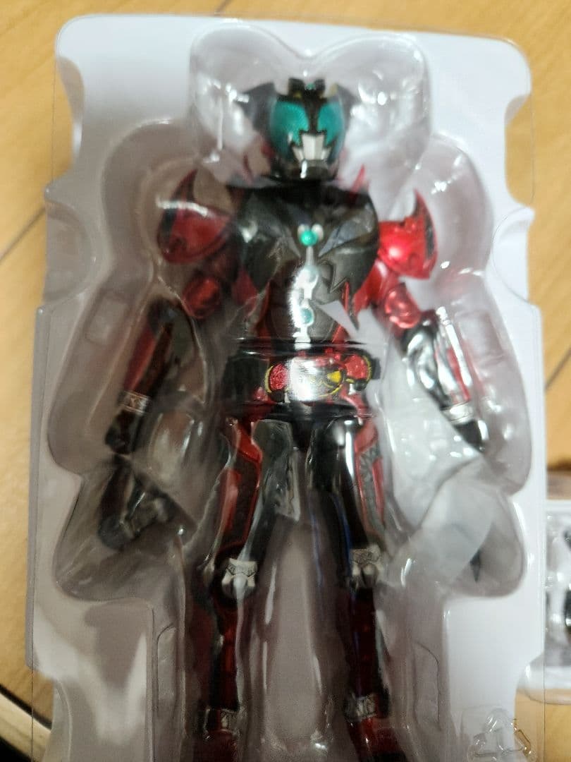 ザ*キ様 S.H.Figuarts 真骨彫製法 仮面ライダーダークキバ 　フィギ