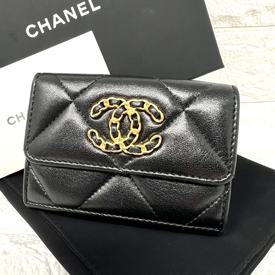CHANEL シャネル 19 ディズヌフ マトラッセ 三つ折り財布 ミニ財布