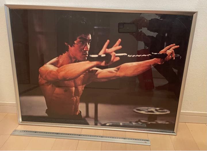 ブルースリー　ヌンチャク　オブジェ　額入り　値下げしました 木彫り スタンドオブジェ 置物 ターコイズブルー Lサイズ 丸型 円盤