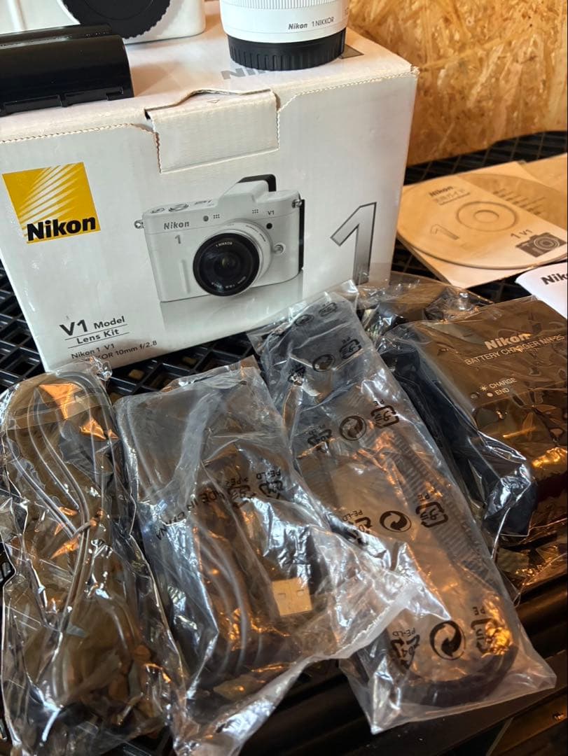 美品 希少 Nikon 1 V1 10mm F2 8レンズ 元箱 備品完備 モダンな