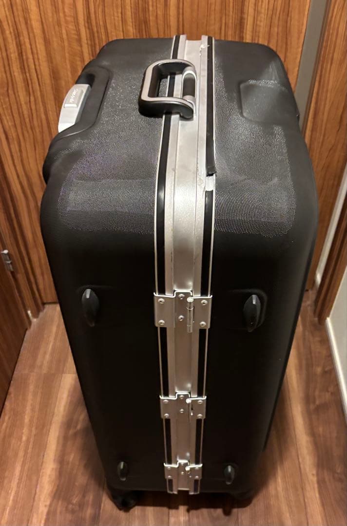 サムソナイト 大型スーツケース TSAロックあり ネームタグ、鍵つき