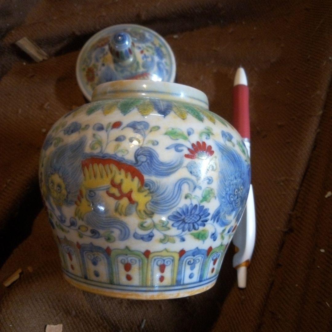 中国陶磁器　明赤絵　蓋付壺　天