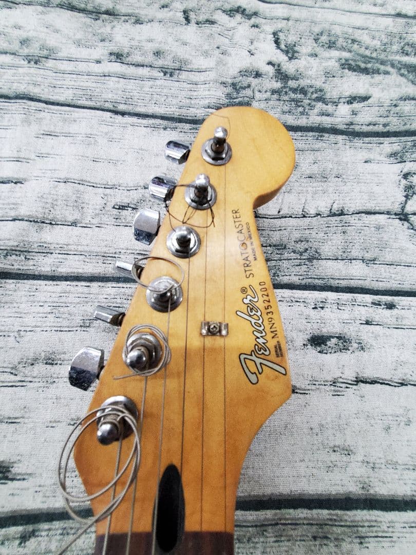 Fender STRATOCASTER　エレキギター　濃紺・ネイビー