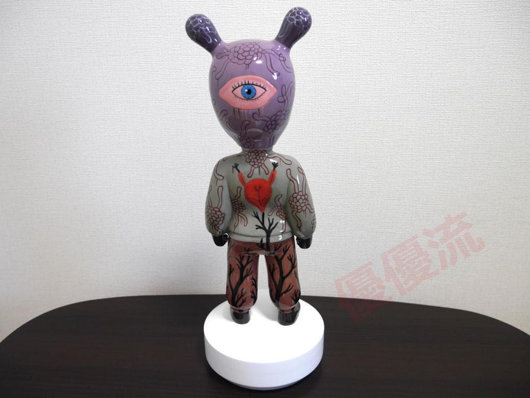 01007889　lladroThe Guest by Gary Baseman