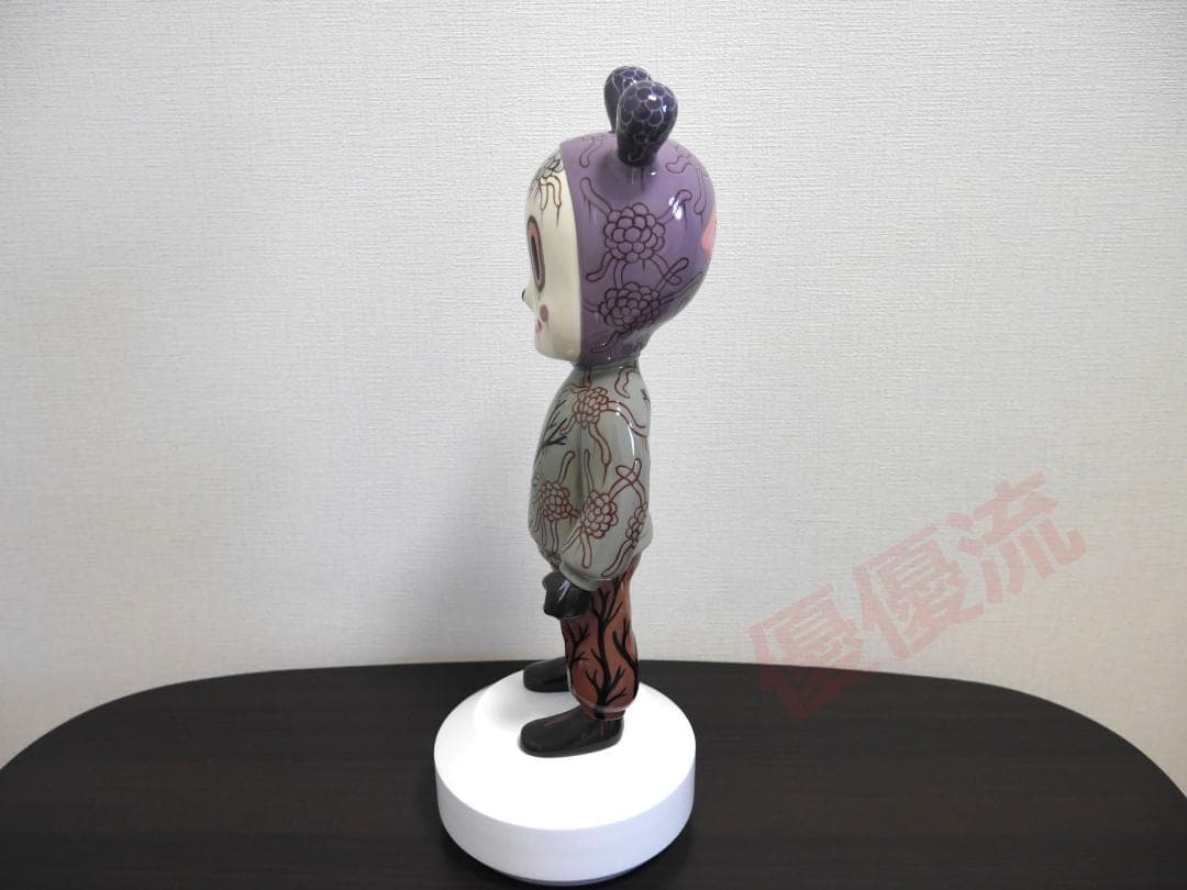 01007889　lladroThe Guest by Gary Baseman