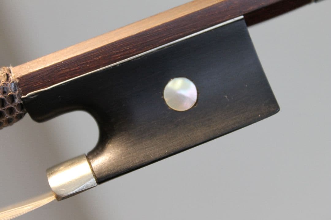 オールドバイオリン弓　絶妙な吸付と反発の妙、癖になる操作感　約百年前フレンチか