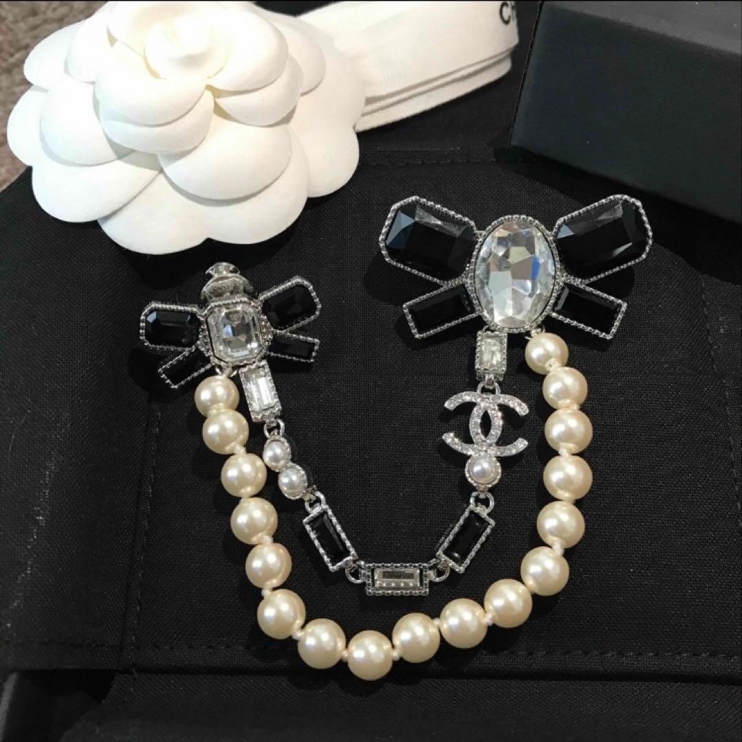 新品未使用 シャネル リボン ビジュー パール ブローチ 豪華 CHANEL パールリボンブローチ シャネル リボン B23A ブローチ GP