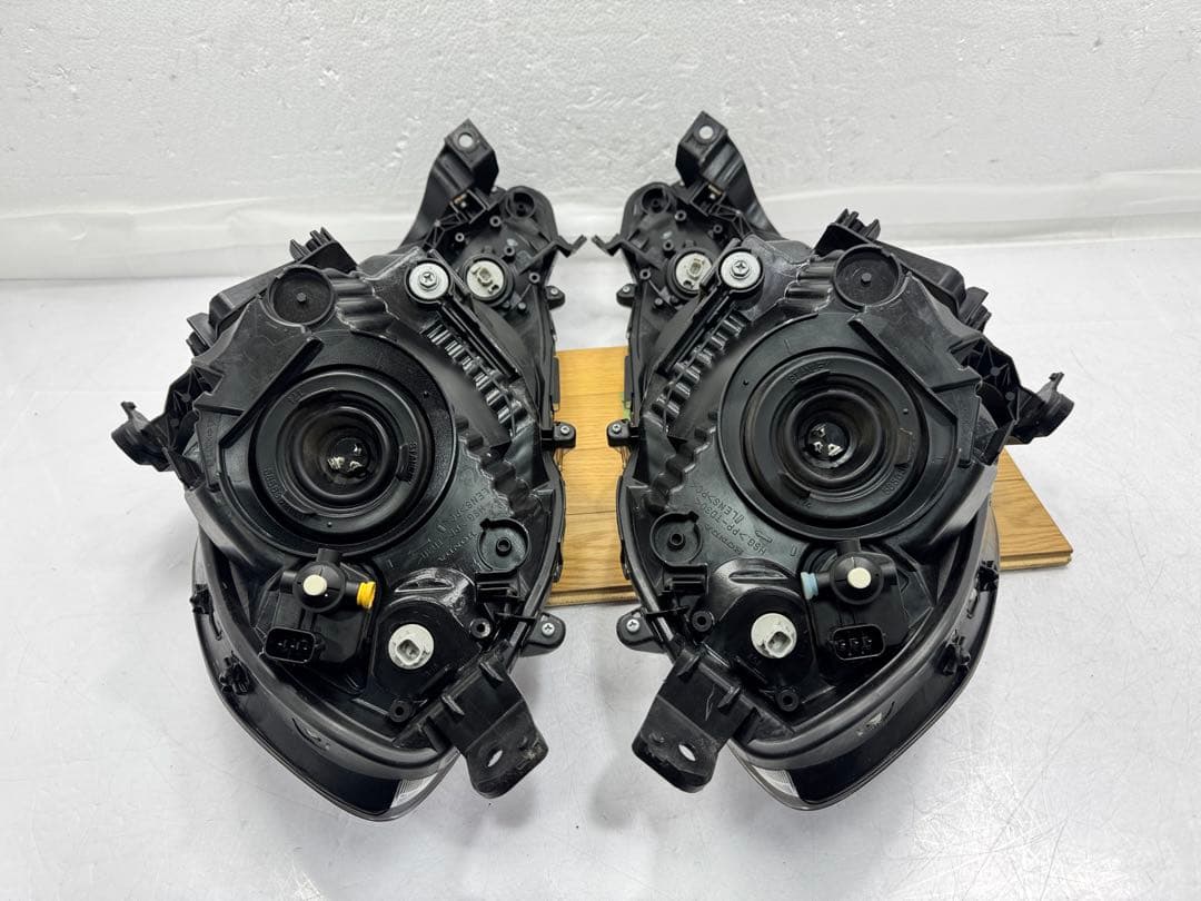 美品 ホンダ フィット 後期 GP1/GP4 GE6 HVヘッドライト 左右 - メルカリ