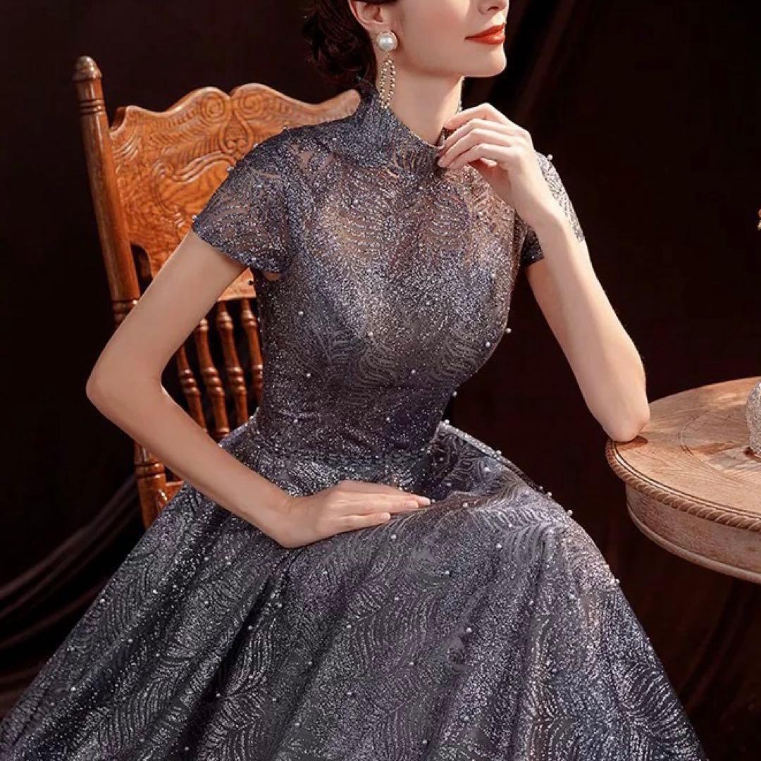 パール付き 煌びやかな生地が美しい 半袖のイブニングドレス