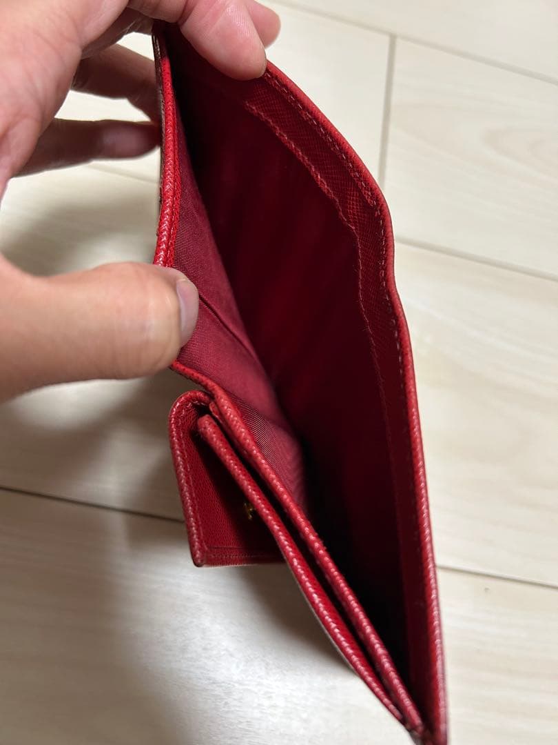 【週末限定価格】 PRADA 二つ折り財布 レッド