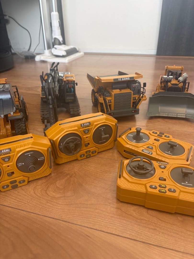 【Akeleo】 働く車、ラジコンカー、砂遊び、LEDライト、子供向け