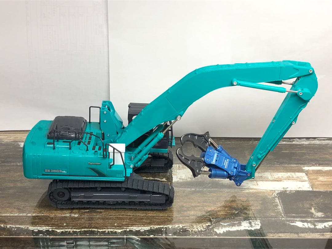 KOBELCO コベルコ　オカダアイヨン　ミニカー カスタム　ショベル