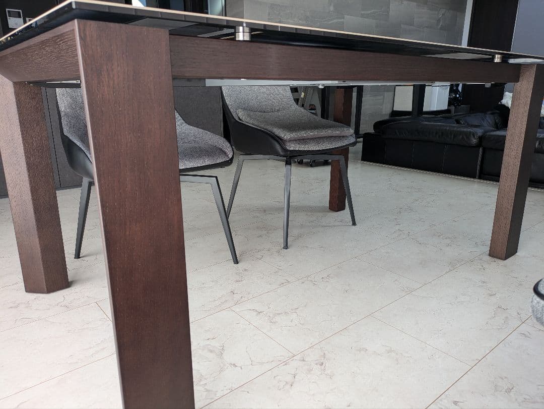 カリガリス オムニア 伸張 セラミック ダイニングテーブル