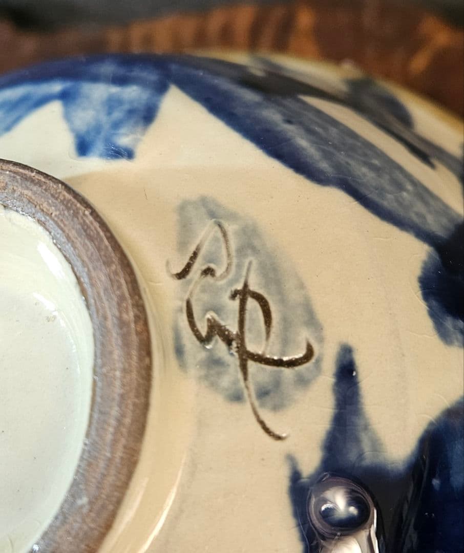 沖縄 壺屋焼 名工 新垣勉作 呉須 青絵具 陶器製 茶碗 茶道具 白と青の