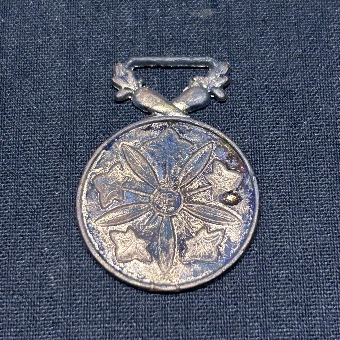 ▽Bb右1051 レア 生駒山 會員章 桔梗 メダル ペンダントトップ 徽章 ▽Bb右1051 レア 生駒山 會員章 桔梗 メダル ペンダントトップ 徽章