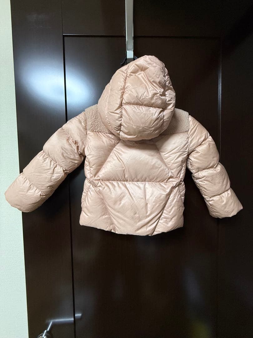 期間限定価格⭐︎MONCLER ピンクベージュ フード付きダウンジャケット