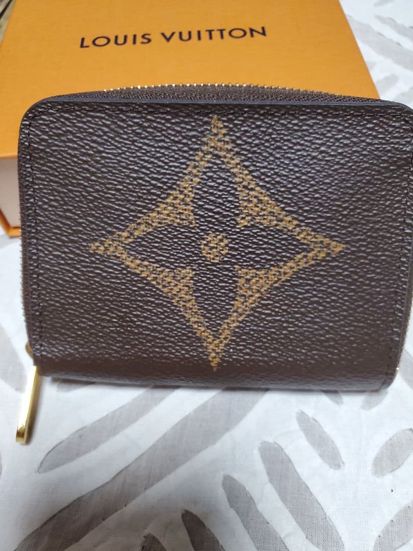 LOUIS VUITTON モノグラム ジッピージャイアント