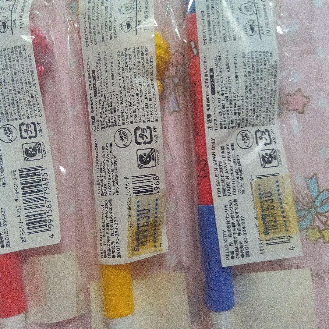 ハローキティちゃん　セサミストリート　コラボボールペンセット　2010年の品