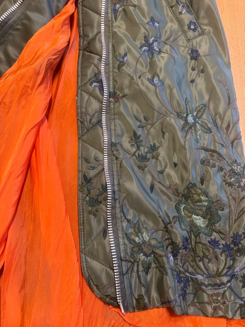 sacai サカイ　フラワーエンブロイダリー　ナイロンスカート　カーキ　フリル