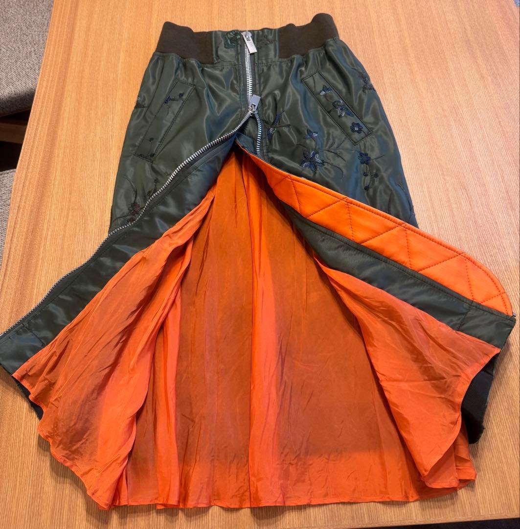 sacai サカイ　フラワーエンブロイダリー　ナイロンスカート　カーキ　フリル