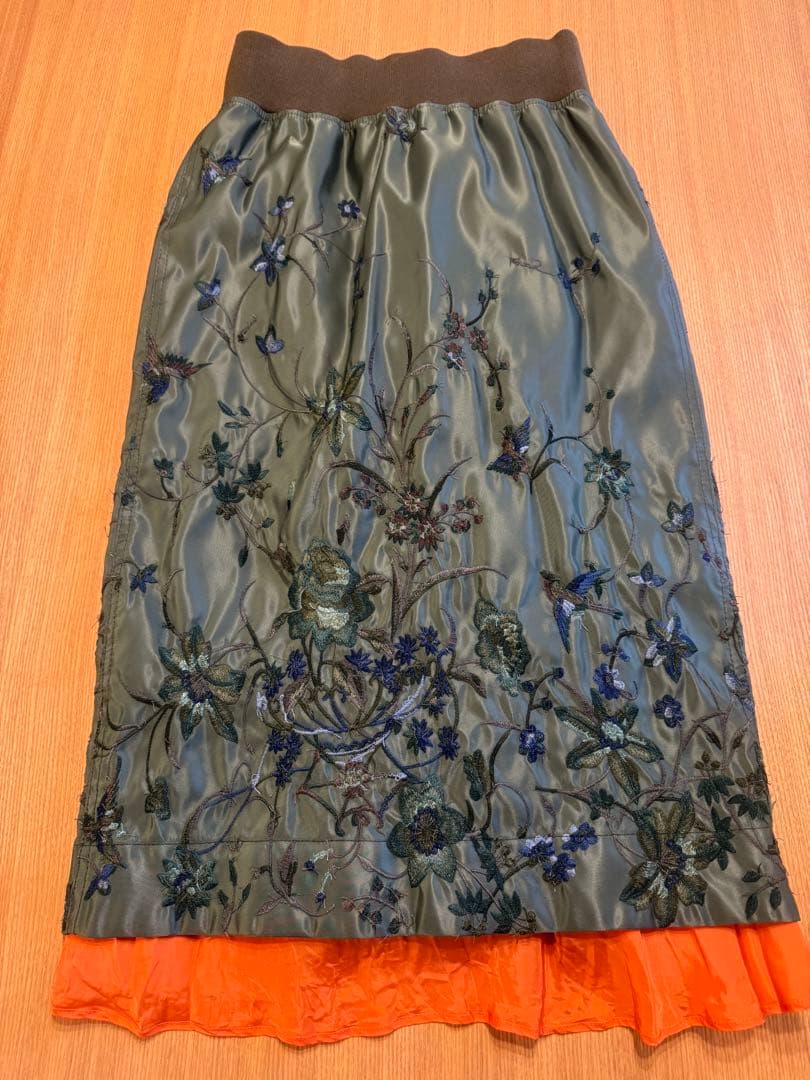 sacai サカイ　フラワーエンブロイダリー　ナイロンスカート　カーキ　フリル