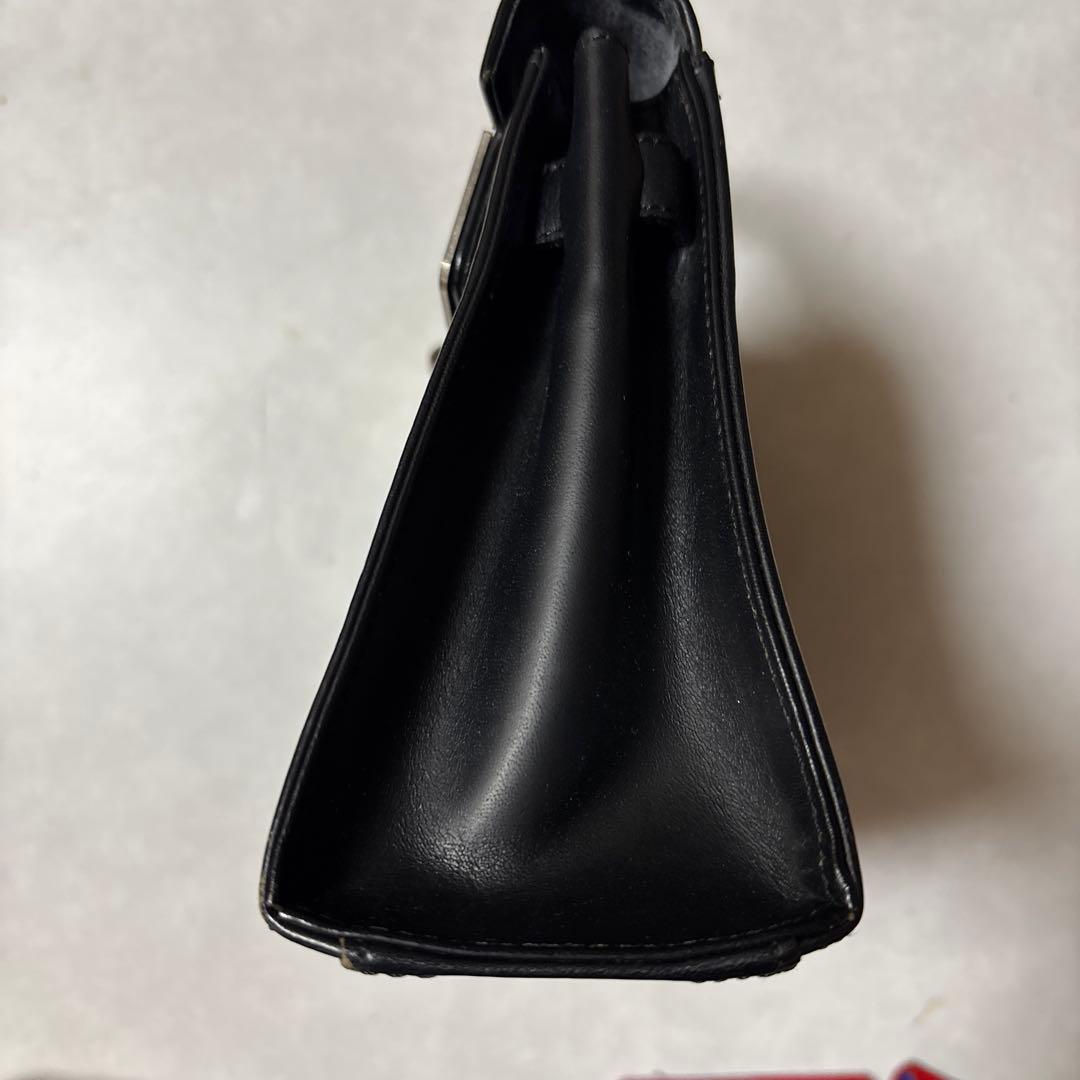 ジャンポールゴルチエ ブラックレザーハンドバッグ メタルロゴ付き