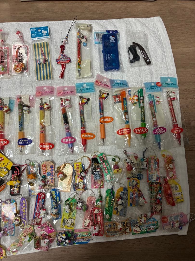 ご当地キティ等のまとめ売り　ボールペン、シャーペン、ストラップなど　90個以上