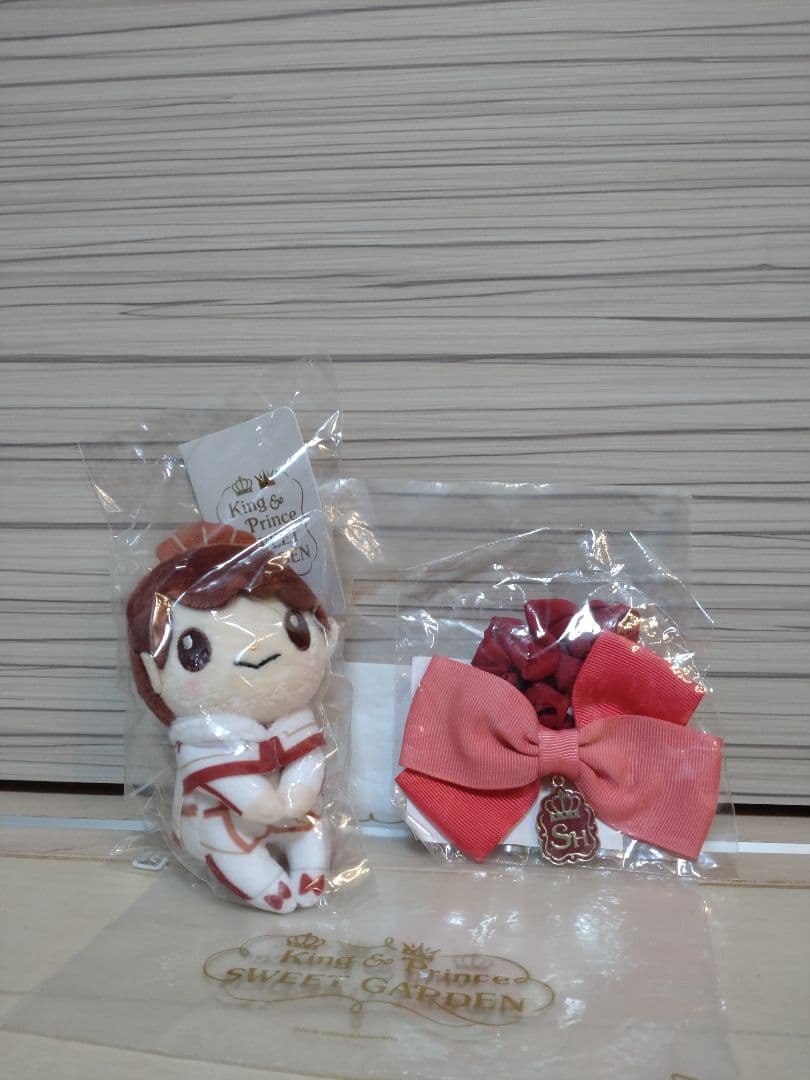 平野紫耀くんちょっこりさんとシュシュのセットです。