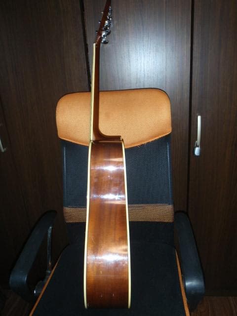 ヤマハＦＧ-200Ｄ　良く鳴ります　安心の新品弦に交換済み　すぐに使えます。