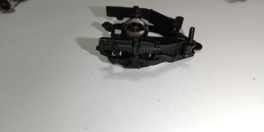 二軸先台車✕２、 従台車 １、テンダー台車✕２、他パーツ。HOゲージ。