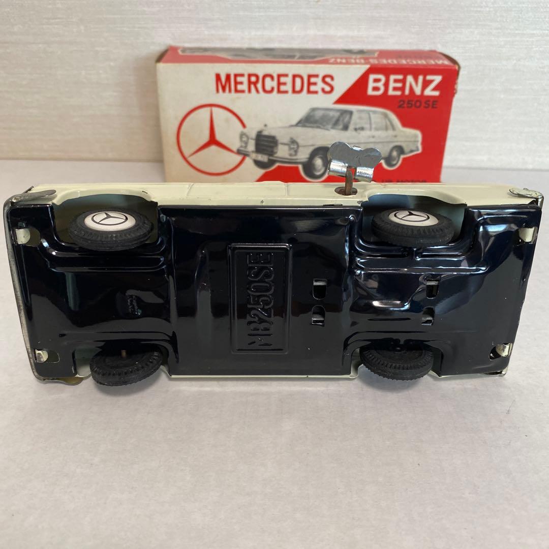 市村商店　プリキの自動車　MERCEDES BENZ 250SE