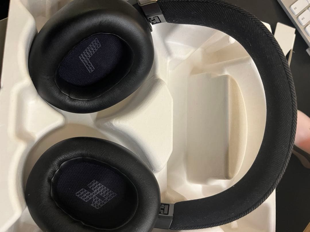 JBL LIVE 770NC ワイヤレスヘッドホン ブラック JBL LIVE 770NC ブラック