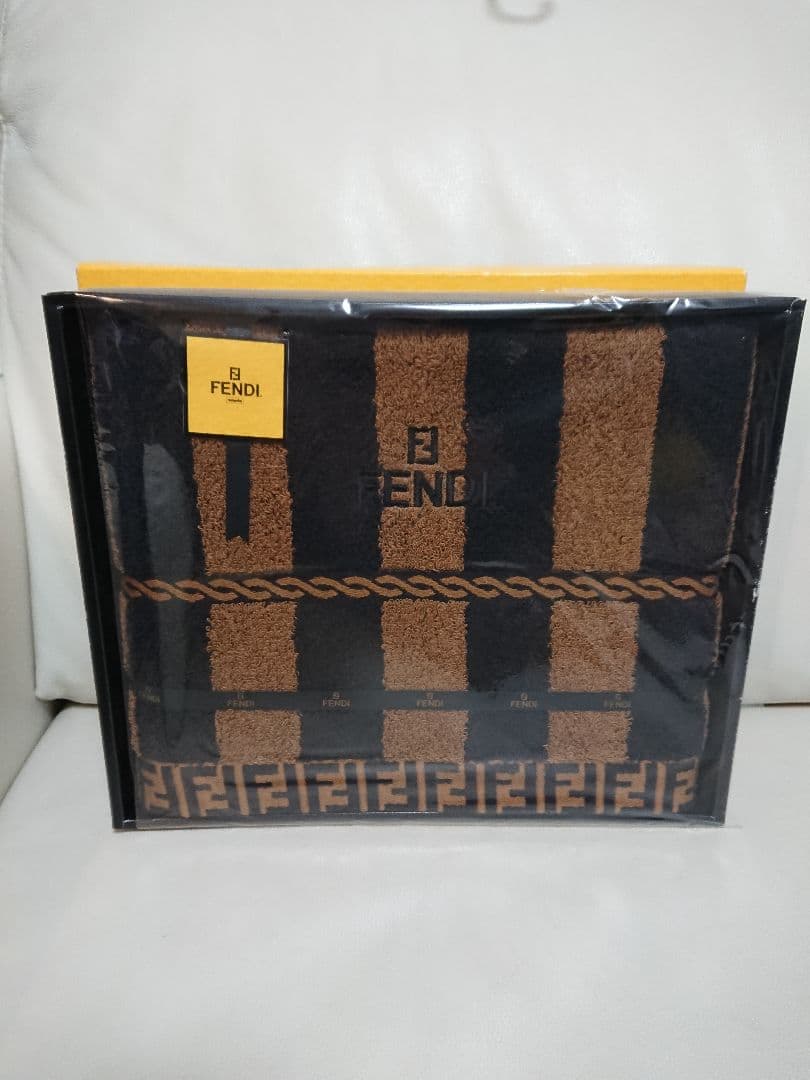 新品未使用【FENDI フェンディ】バスタオル ズッカ 2760386H ショップ