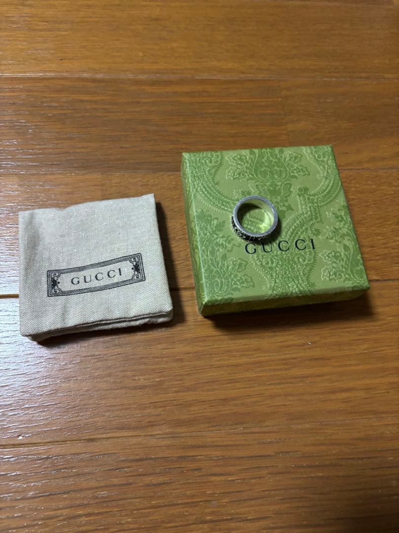 GUCCI シルバーリング 箱・布袋付き