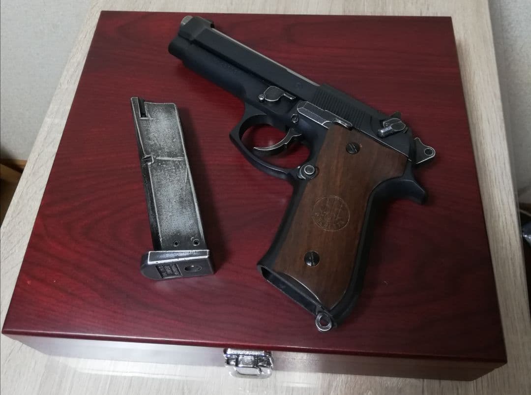 ⭐WAウエスタンアームズ ベレッタ92FS ガスブロ⭐木製グリップ&ケース付