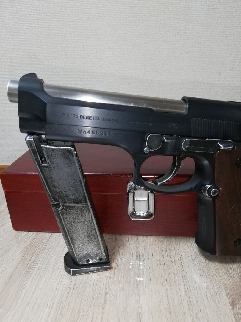 ⭐WAウエスタンアームズ ベレッタ92FS ガスブロ⭐木製グリップ&ケース付