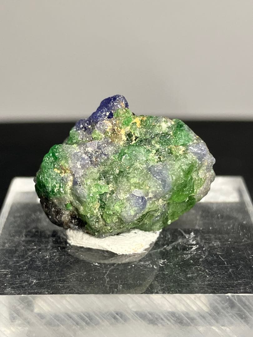 希産！】タンザナイトon ツァボライトガーネット 共生 Tanzania 産