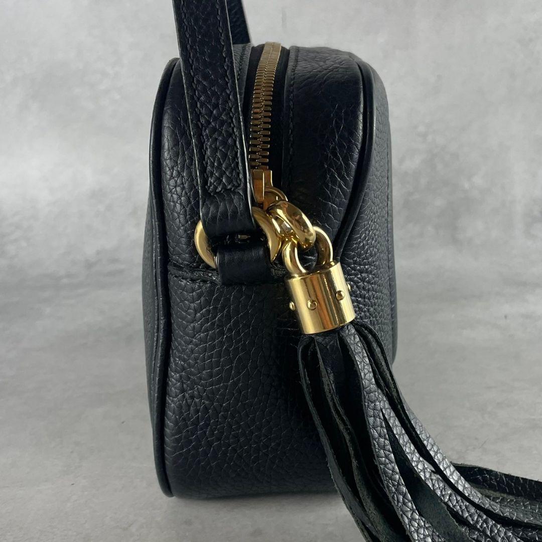 GUCCI ブラックレザー ショルダーバッグ タッセル　カメラバッグ　ソーホー