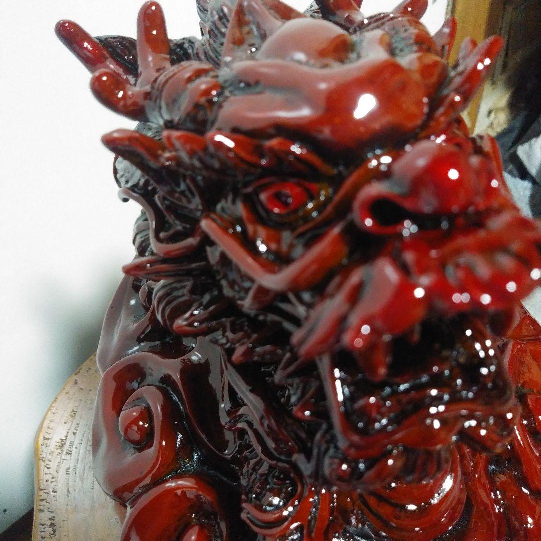 赤色の龍の彫刻 置物