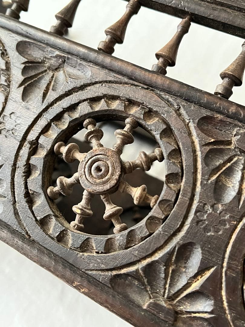 【美品】フランスアンティーク ブルターニュ木製細工 ドール用ベッド[3114]