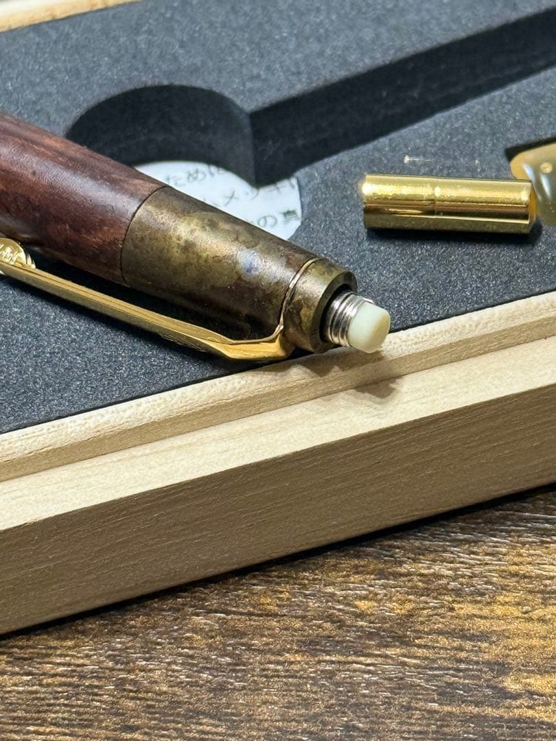 野原工芸　ホンジュラスローズ瘤　斑紋孔雀色金具