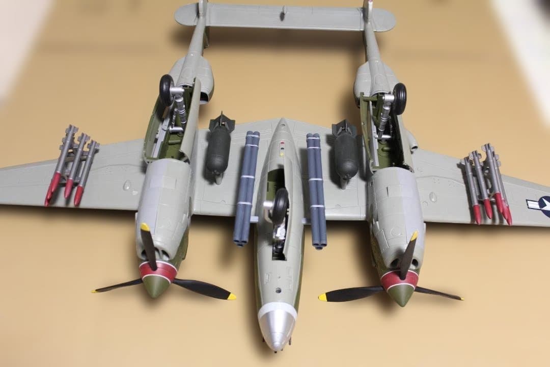 21st Century Toys 1/18半完成品P-38 Lightning