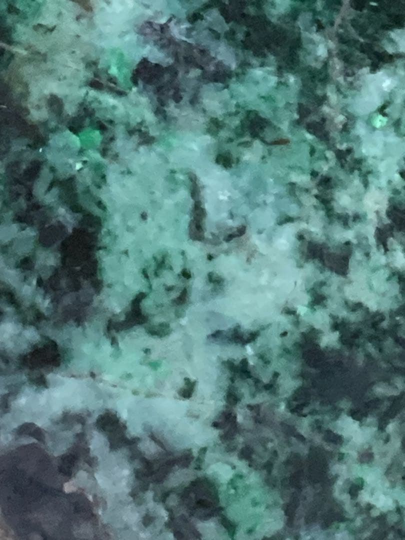 翡翠原石ミャンマー 鉱物石コレクション品一面カット10kチョイ高さ約