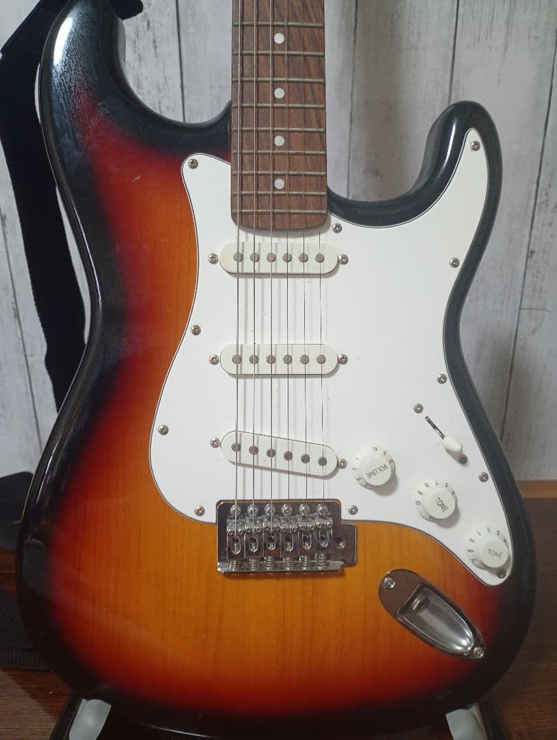 プレイテック サンバースト エレキギター ソフトケース付き その1